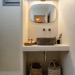 Kaya, Villa