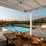 Kaya, Villa